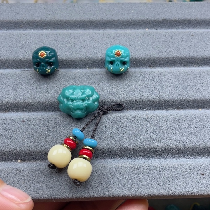颈饰琉璃雪巴琉璃色珠
