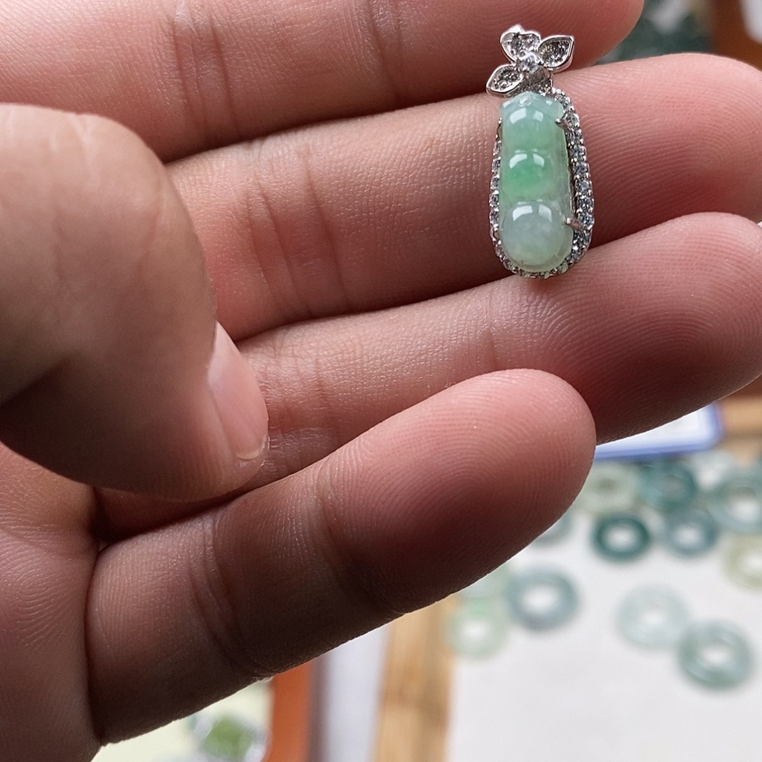 翡翠颈饰未镶嵌镶嵌豆子