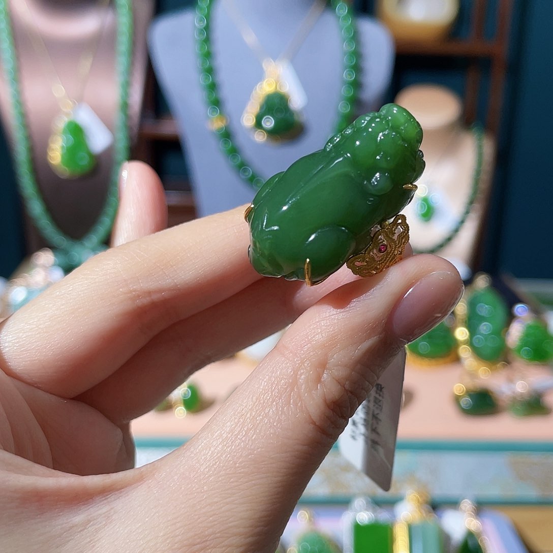 和田玉（碧玉）戒指18K金镶嵌