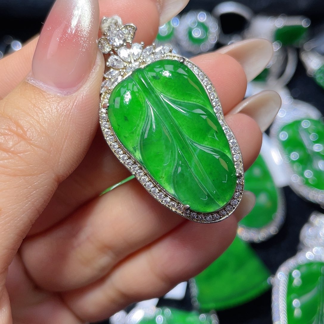 翡翠颈饰银S925镶嵌翡翠