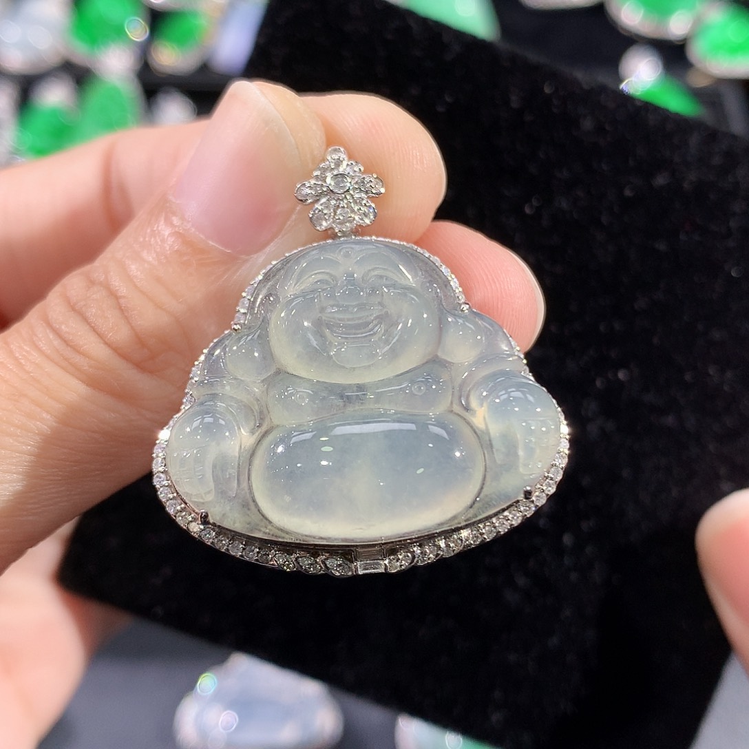 翡翠18K金镶嵌颈饰