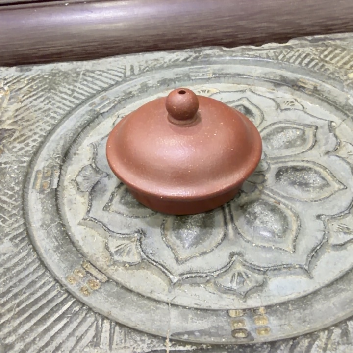 随***摆紫砂茶壶今天最后一场直播。明年见，乱炸