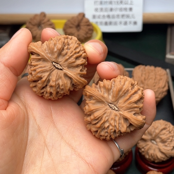 文玩核桃吊坠42尺三角高炮板正克重足