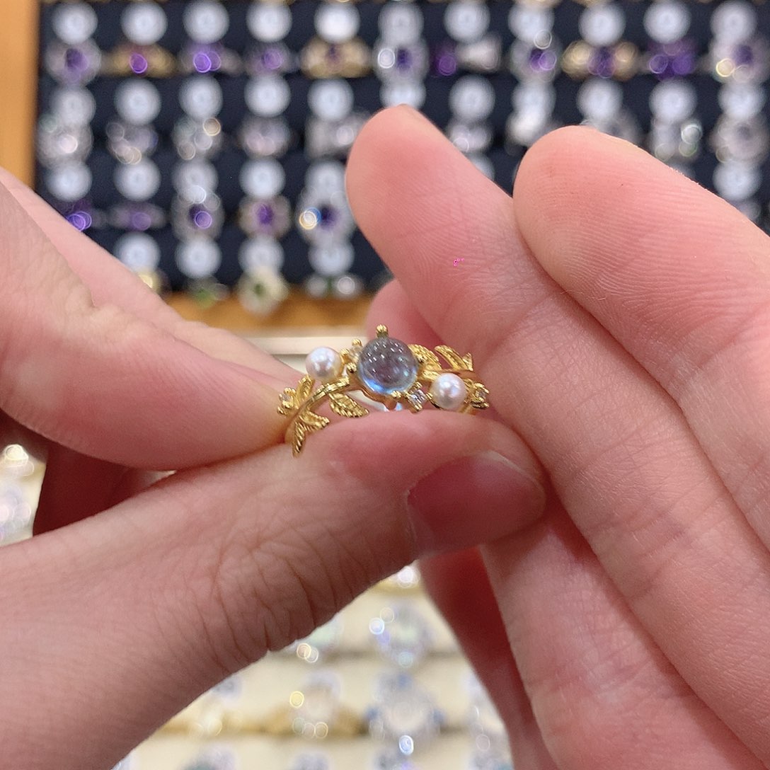 海蓝宝石戒指银S925镶嵌有***。