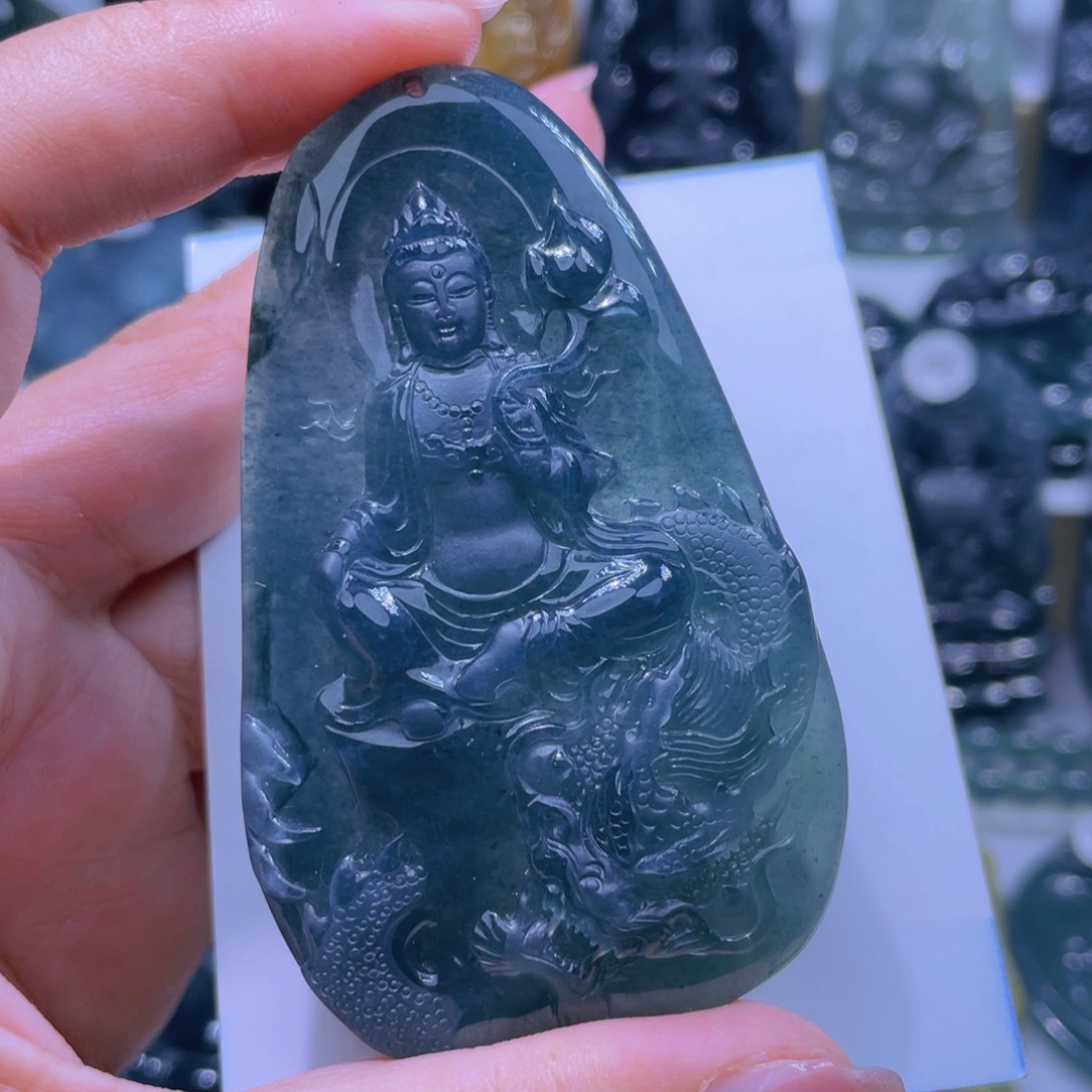 翡翠颈饰未镶嵌木****漆