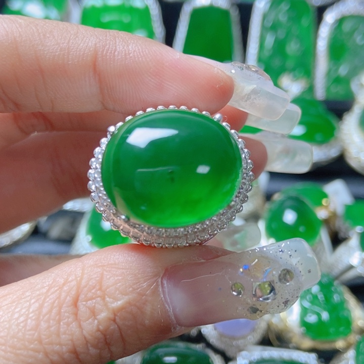 翡翠颈饰未镶嵌18。     