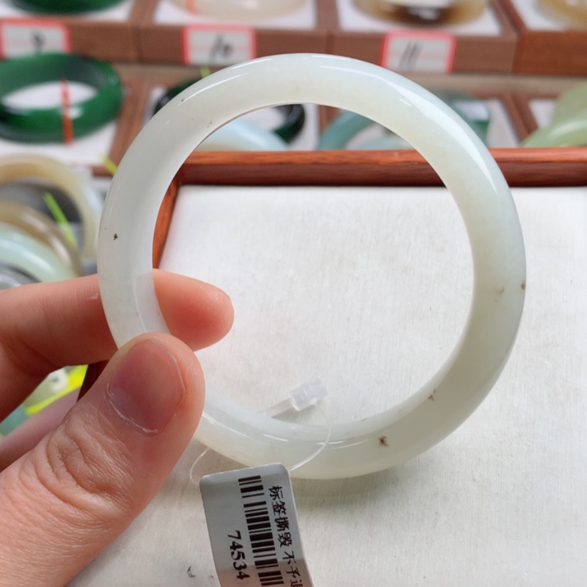 【闪购商品】和田玉手镯未镶嵌54