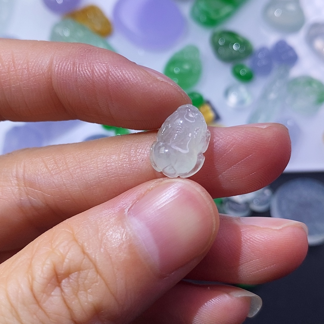 定制翡翠未镶嵌翡翠貔貅微暇