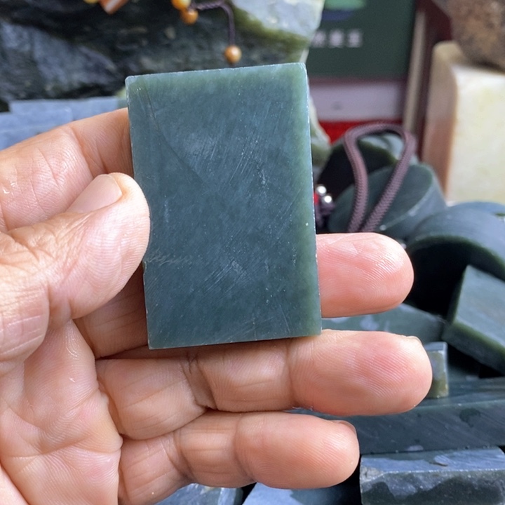 玉***人和田玉（糖玉）未镶嵌珠宝奇石