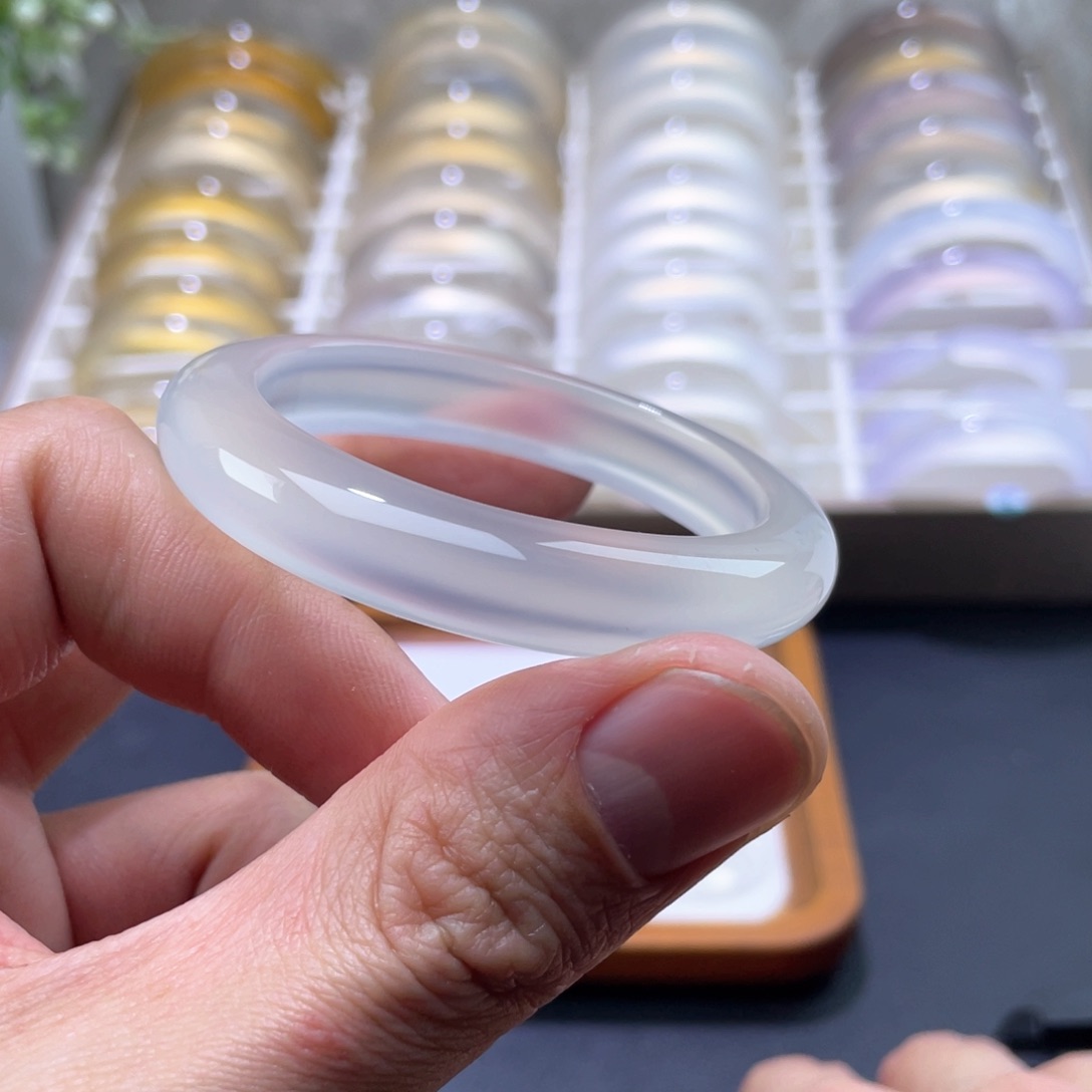 玛瑙/玉髓手镯未镶嵌好***发49.7*10.6*8.3