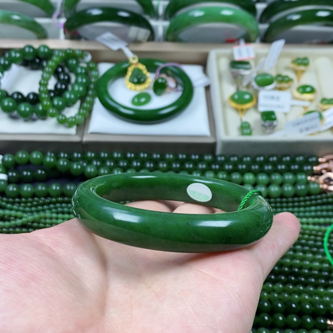 和田玉（碧玉）手镯未镶嵌银***姐