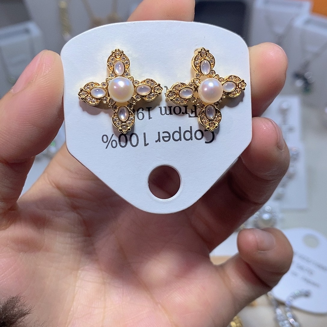 耳饰未镶嵌淡水珍珠