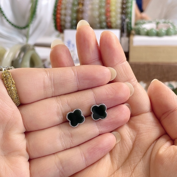 和田玉未镶嵌耳饰