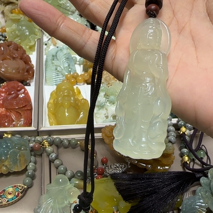 蛇纹石玉吊坠未镶嵌