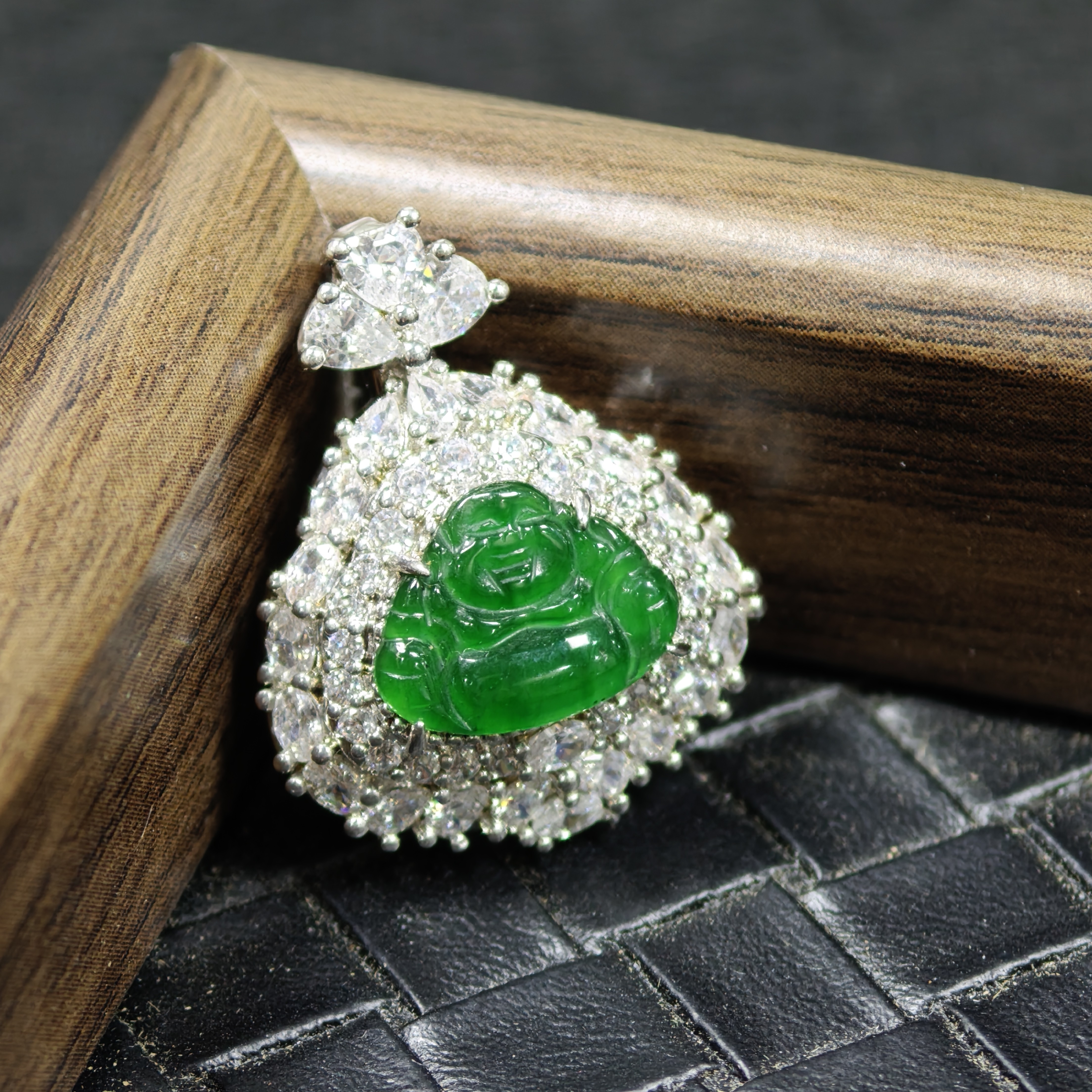 天然A货翡翠佛公雕刻豪镶吊坠轻奢气质镶嵌高冰满绿绿色