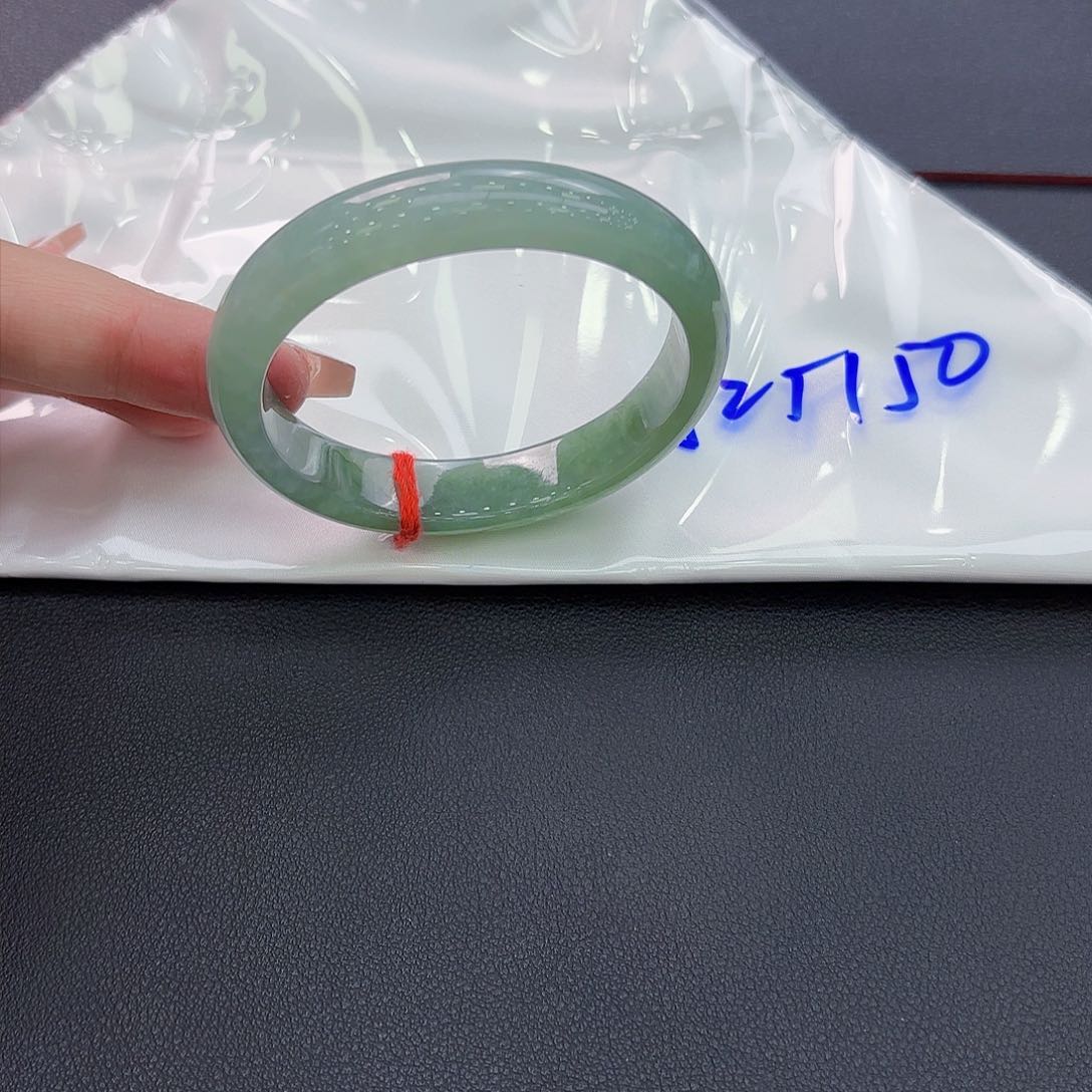 翡翠手镯未镶嵌手镯