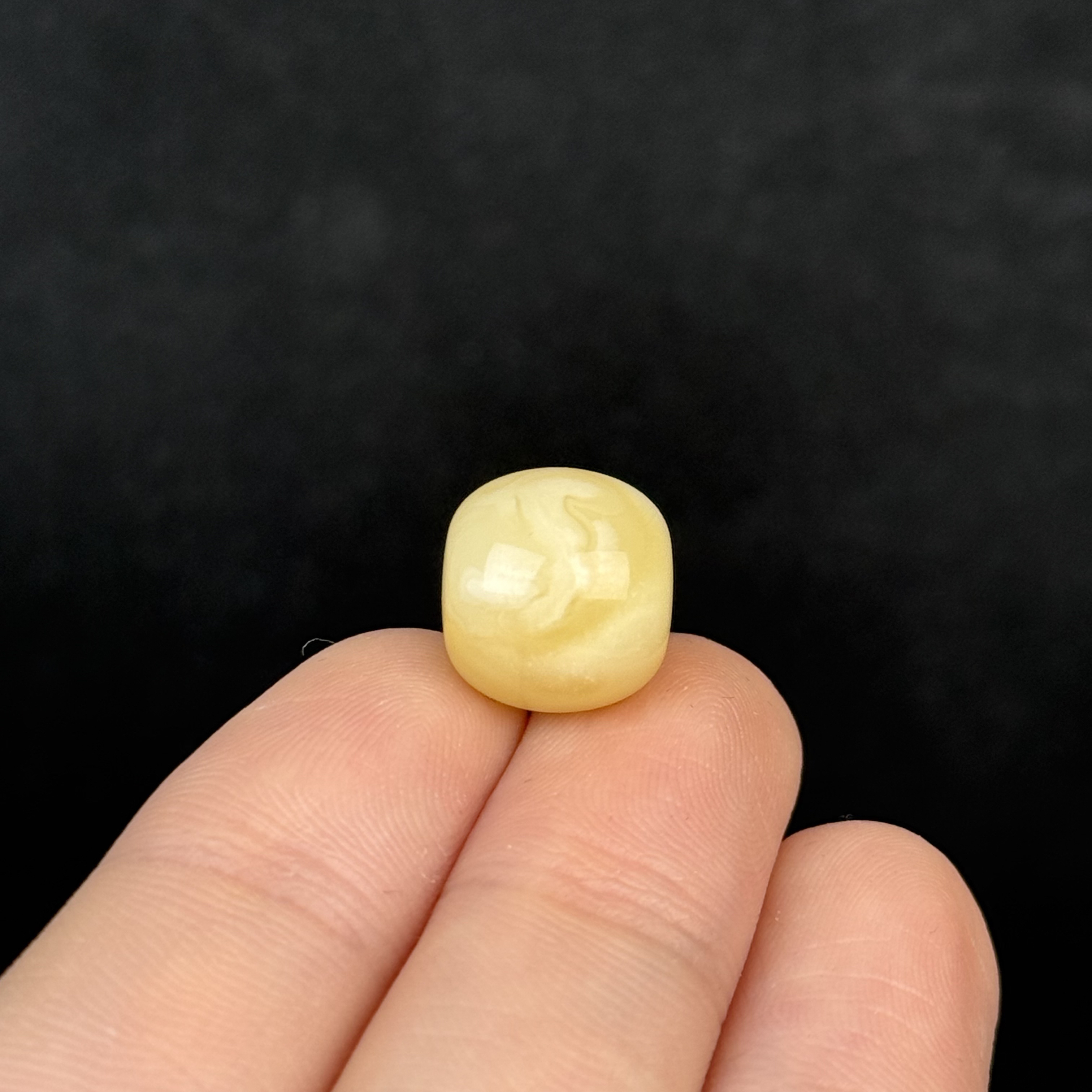 A38-28天然原矿蜜蜡 满蜡鸡油黄墩子12.6*11.7mm支持复检假一罚十