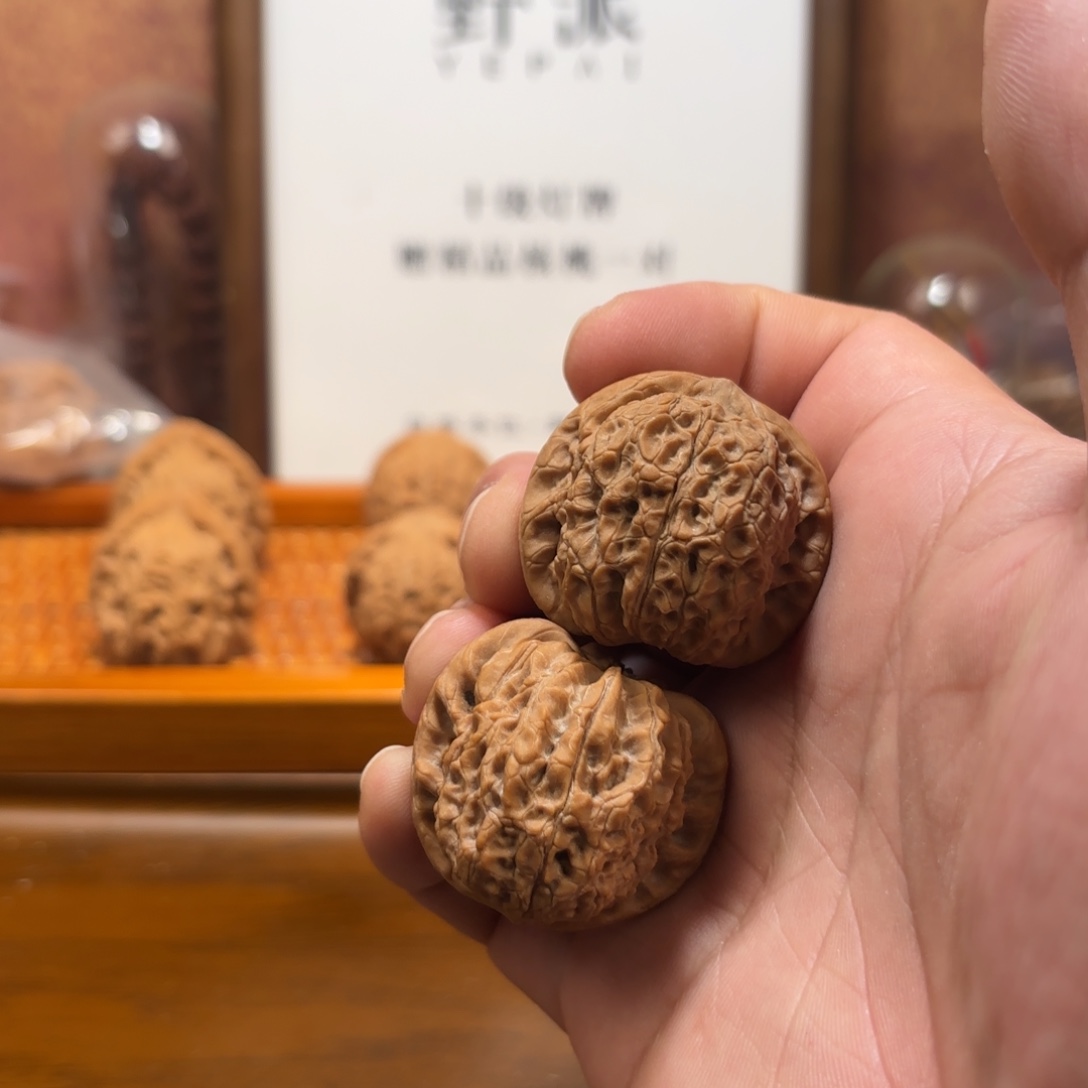 文玩核桃吊坠血麒麟Q5960