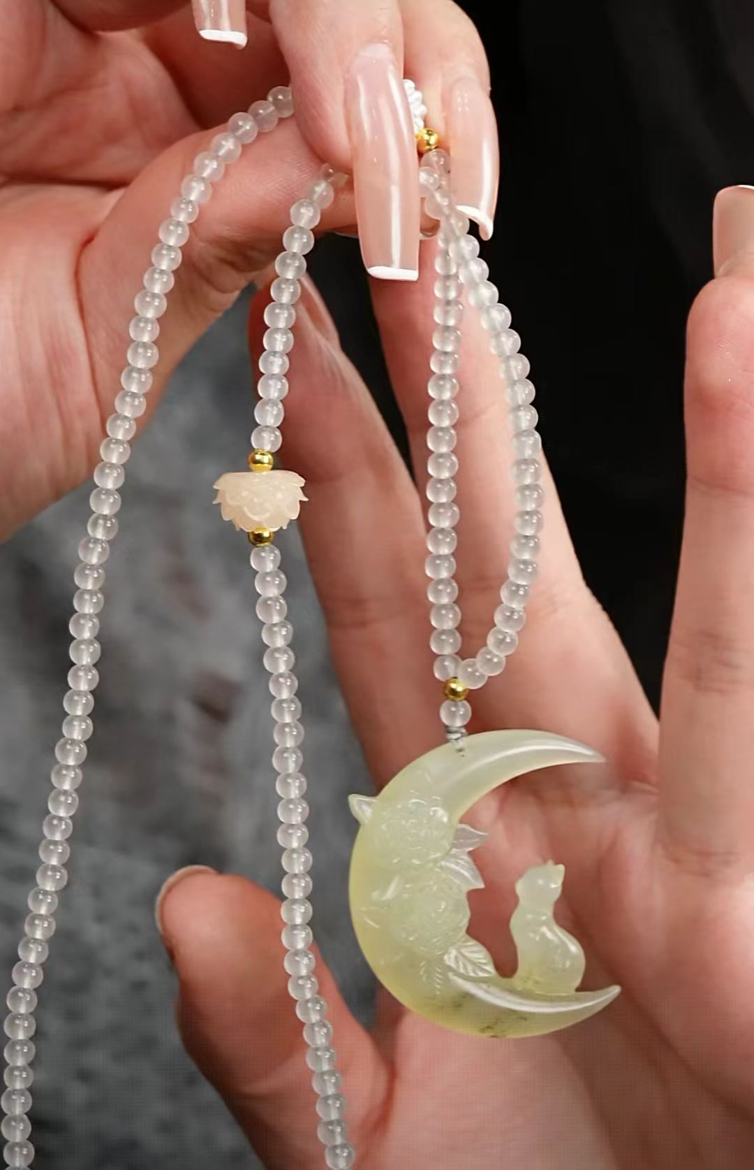 岫岩玉挂件月亮猫