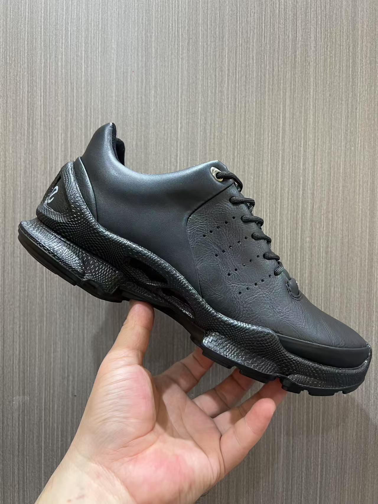 25年新款经典男士运动休闲皮鞋