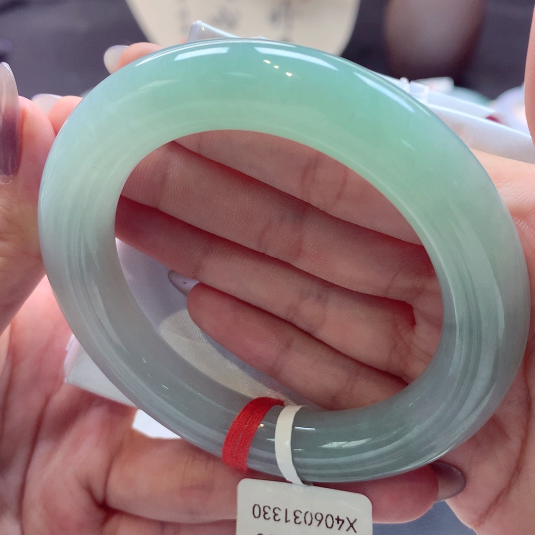 翡翠手镯未镶嵌圆条33（54号）有纹