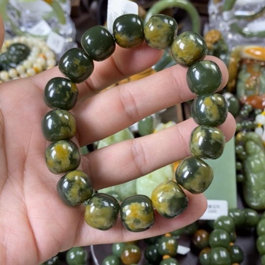 透闪石质玉手串未镶嵌强*