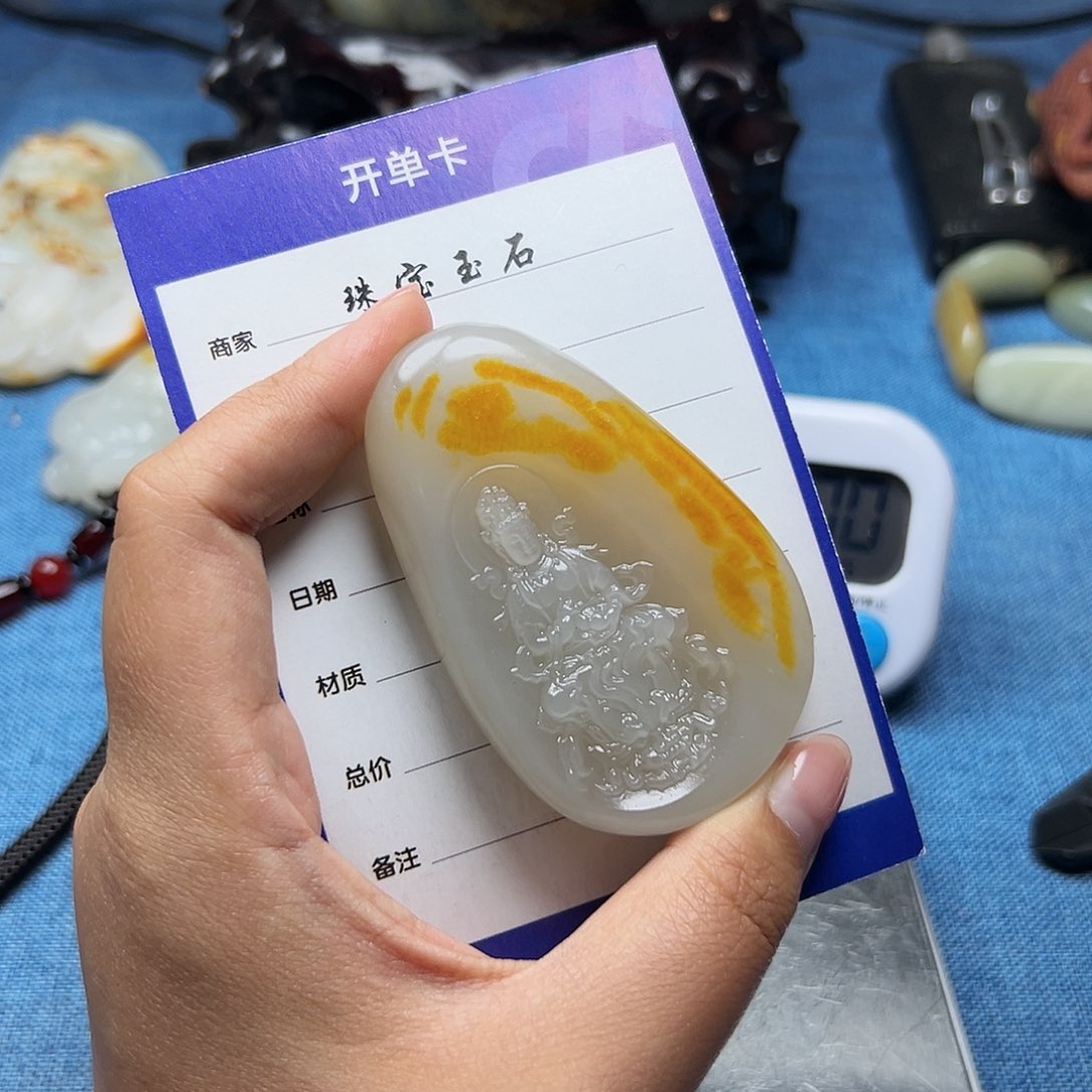 和田玉未镶嵌颈饰嘉**卉