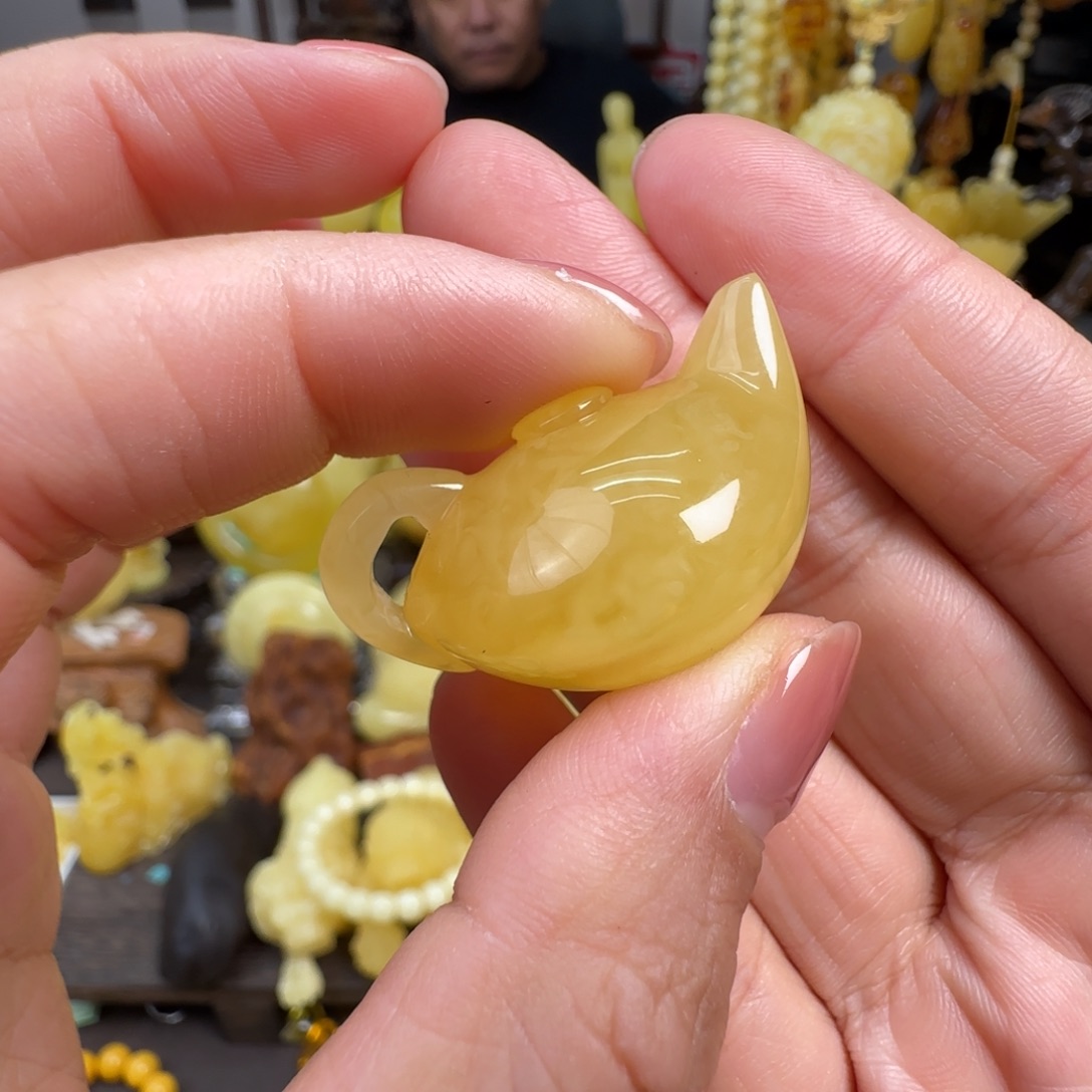 蜜蜡未镶嵌珠宝奇石