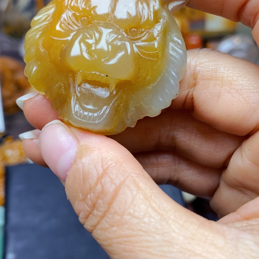 石英质玉（黄龙玉）颈饰未镶嵌