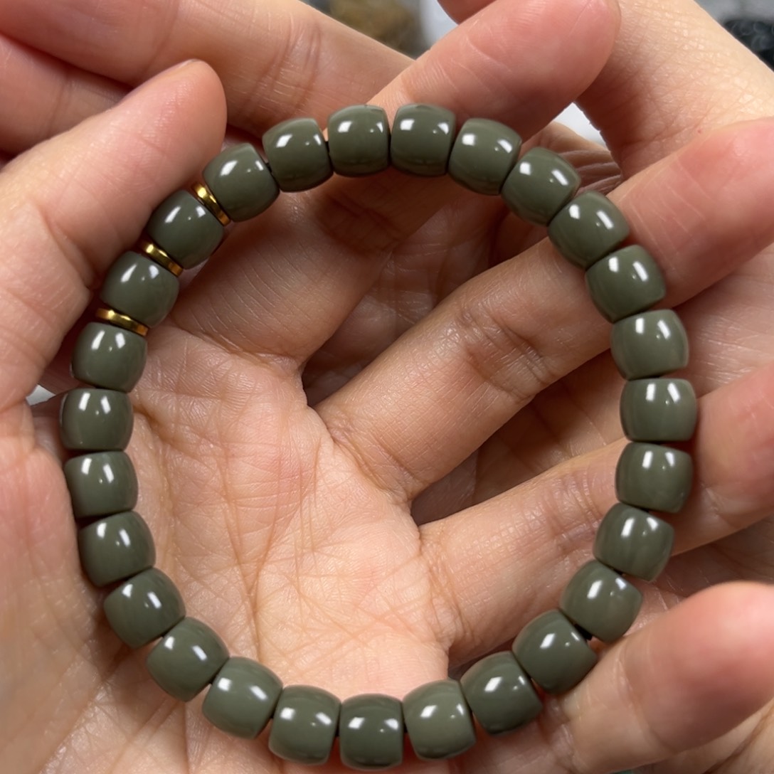 和田玉手链未镶嵌卡8直切