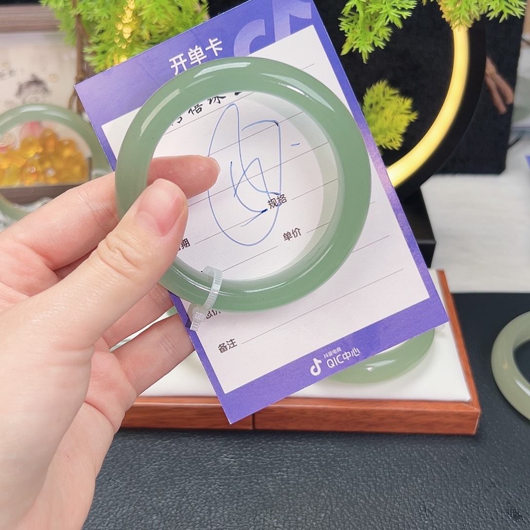 椰***糖东陵石未镶嵌手镯