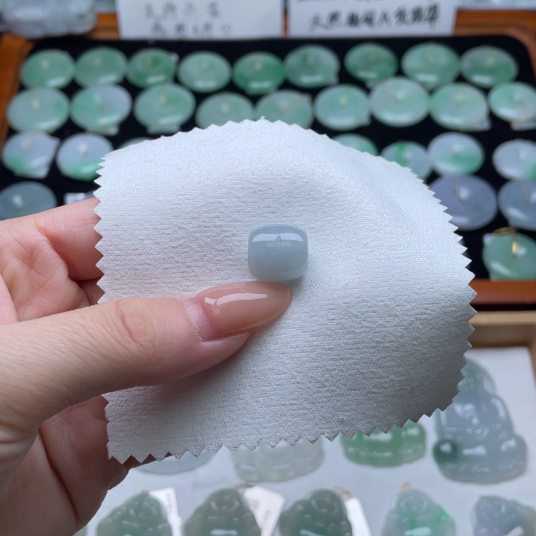 翡翠未镶嵌颈饰路路通