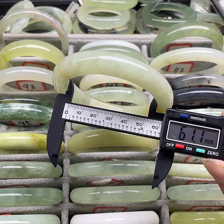 蛇纹石玉未镶嵌手镯116