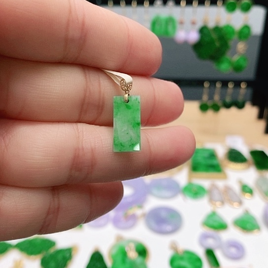 翡翠颈饰18K金镶嵌挂件