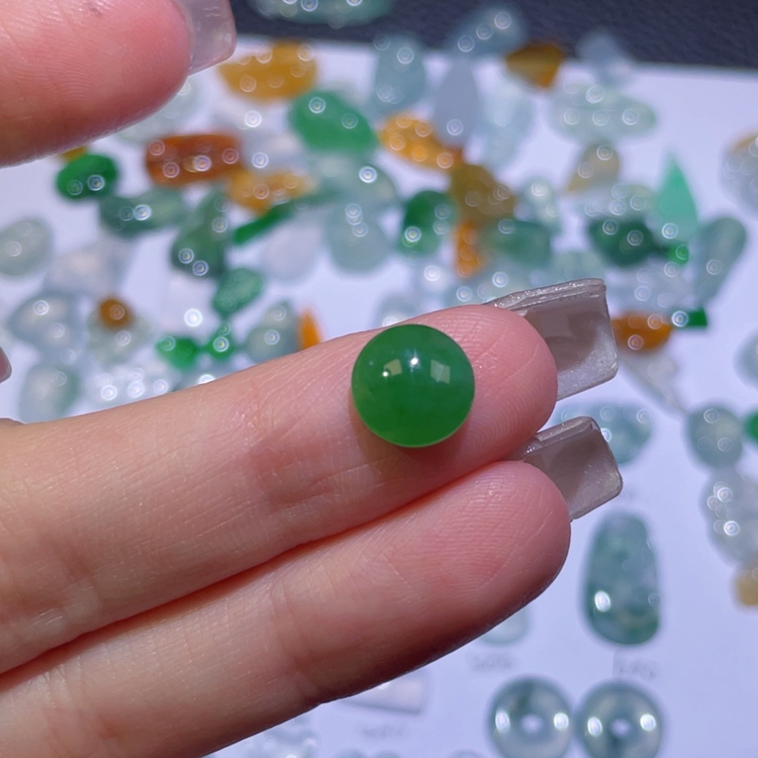 翡翠未镶嵌颈饰裸石