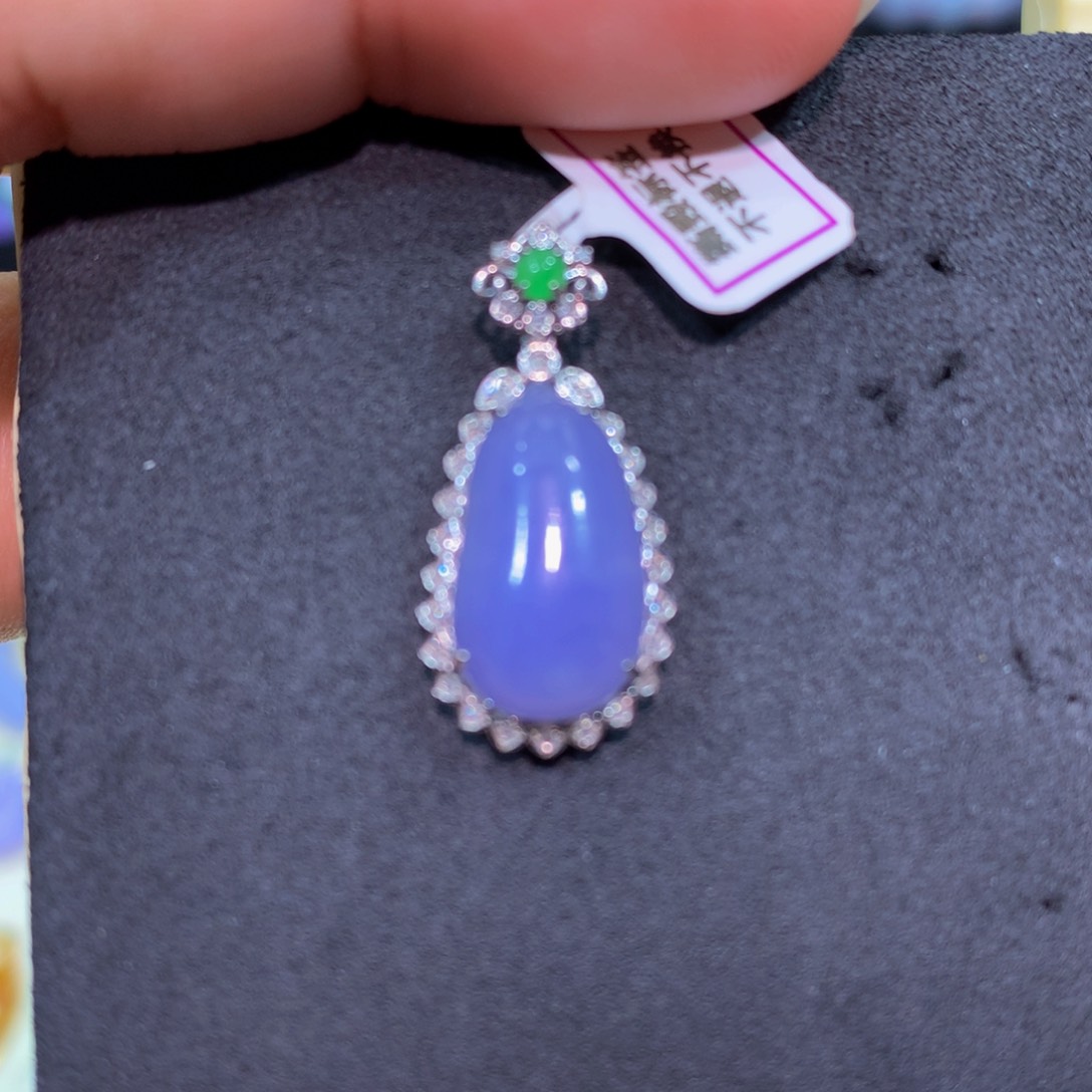 翡翠18K金镶嵌颈饰翡翠