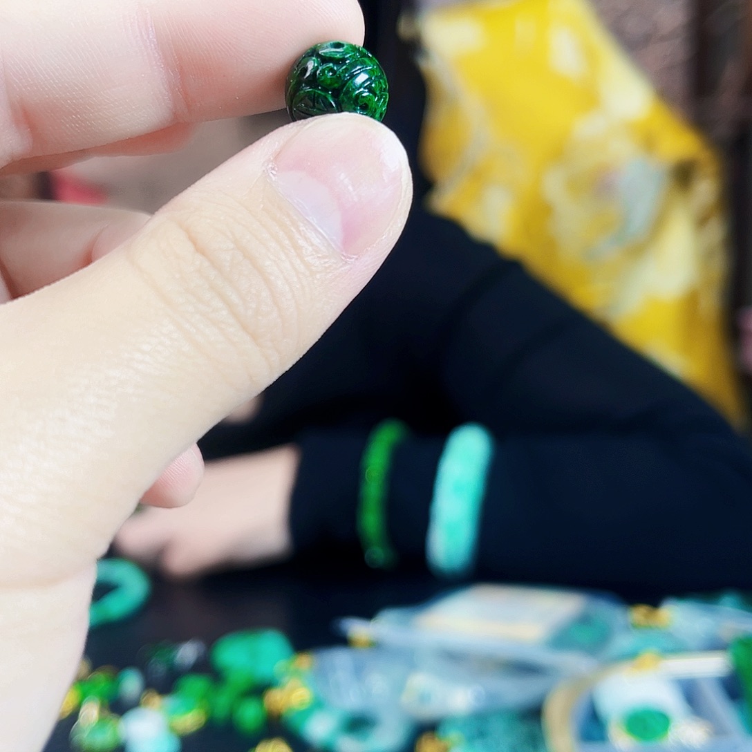 翡翠未镶嵌颈饰吊坠