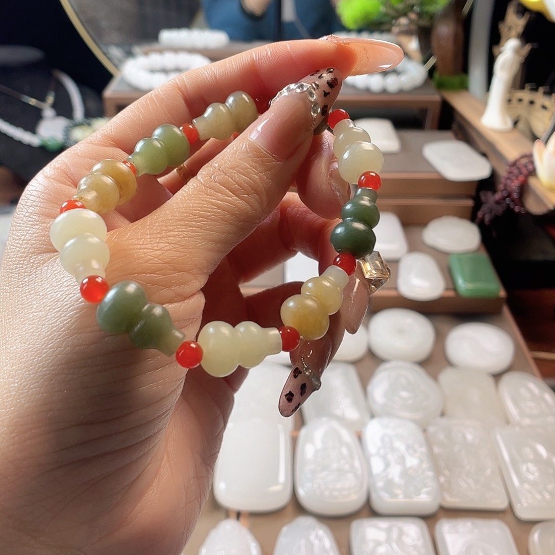 命****和田玉未镶嵌颈饰