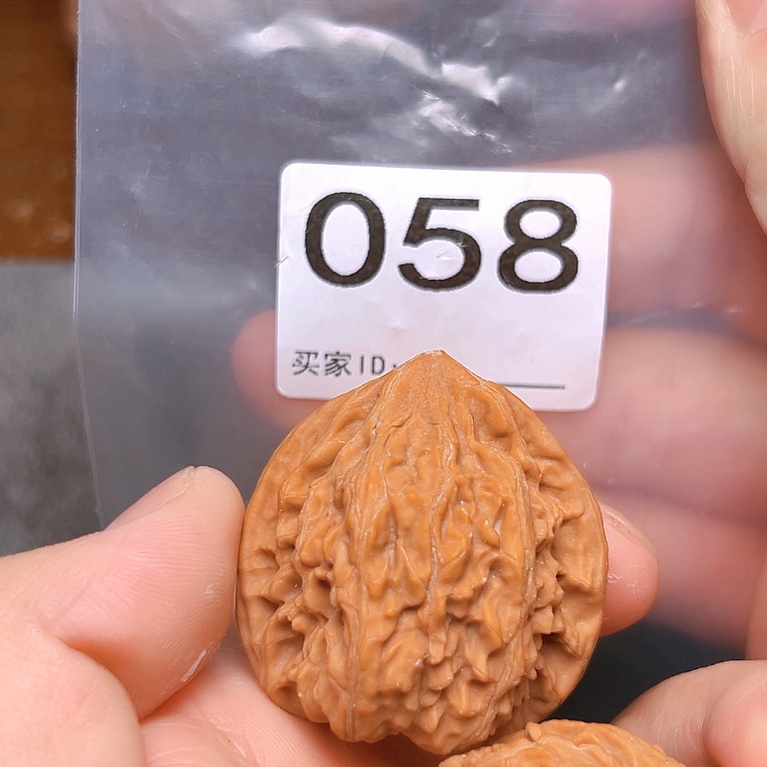 文玩核桃吊坠御龙粗筋。有瑕疵