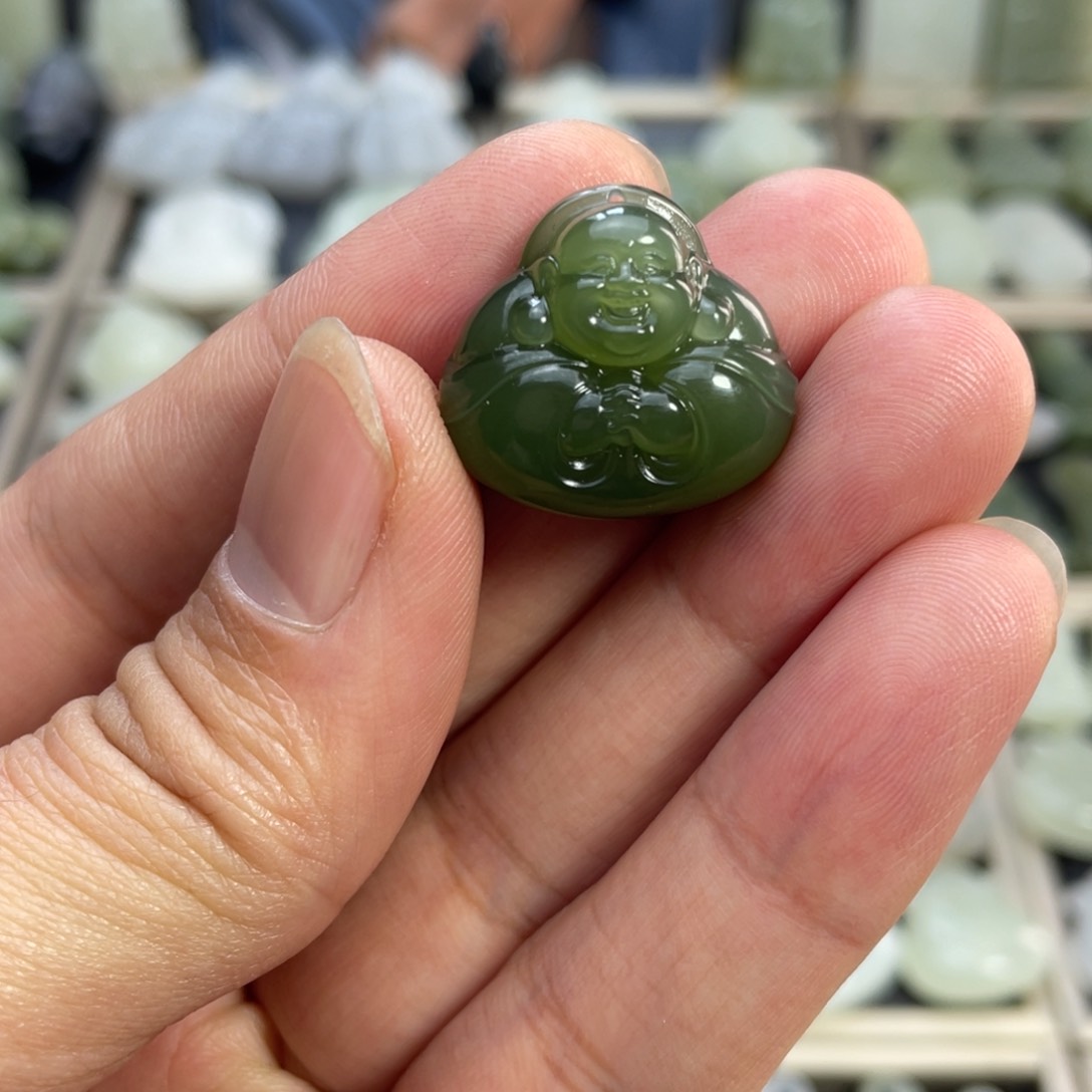 和田玉颈饰未镶嵌上等湖水绿抱抱佛