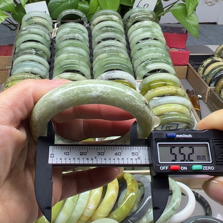 蛇纹石玉未镶嵌手镯18