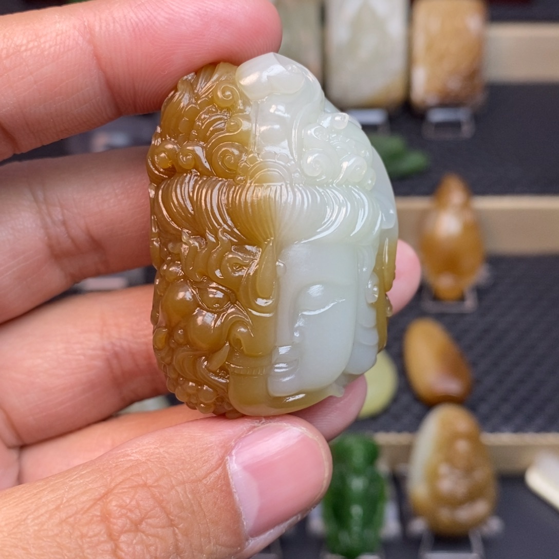 北***狼和田玉未镶嵌颈饰