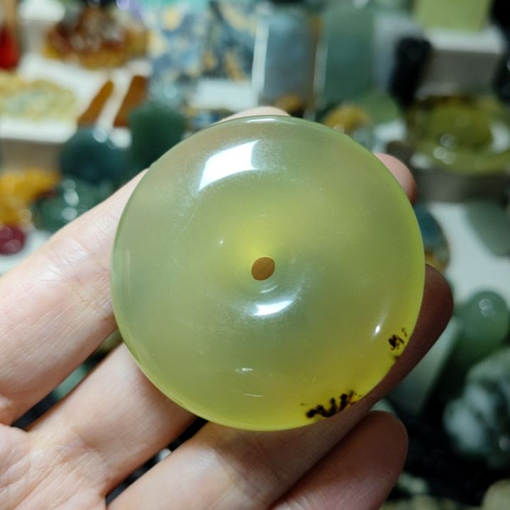 轻***月岫玉未镶嵌平安扣