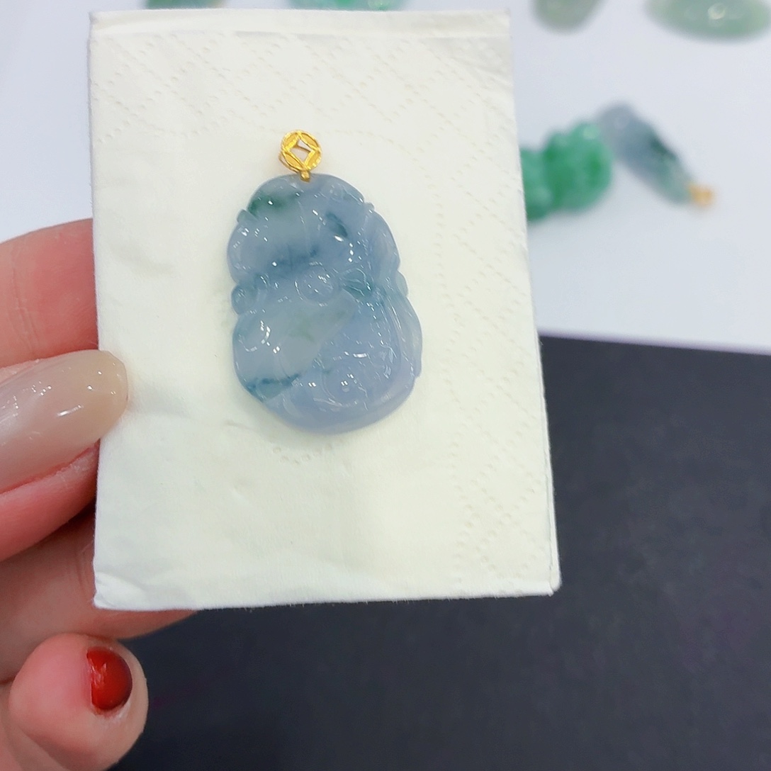 翡翠18K金镶嵌颈饰荷叶鱼吊坠