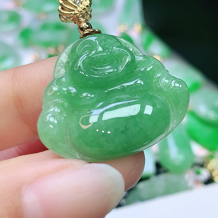 翡翠未镶嵌颈饰多样性发其一