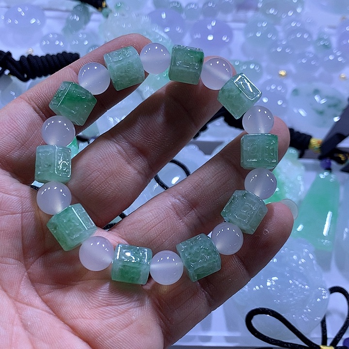 翡翠未镶嵌颈饰天然翡翠A货吊坠