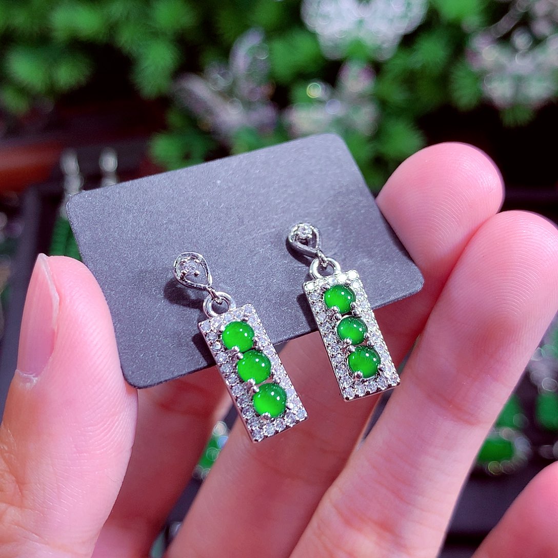 颈饰未镶嵌翡翠天然