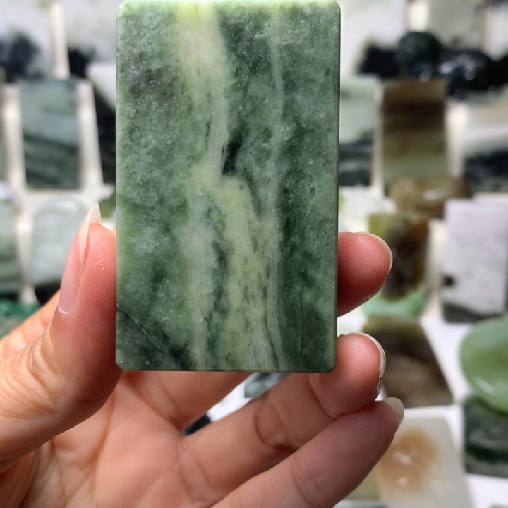 独山玉未镶嵌颈饰