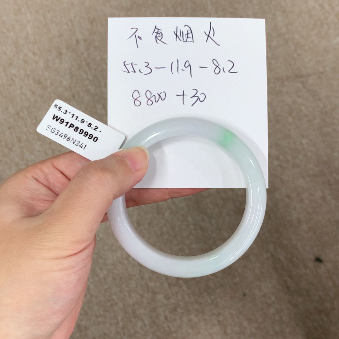 翡翠手镯未镶嵌不**火