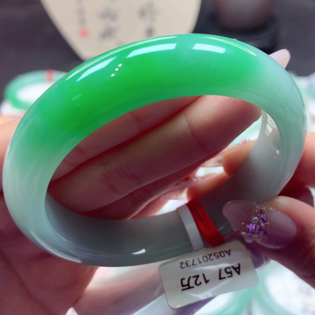 翡翠手镯未镶嵌43翡翠手镯99